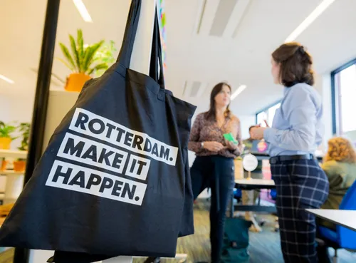 Photo: two people talking in an office setting at PortXL