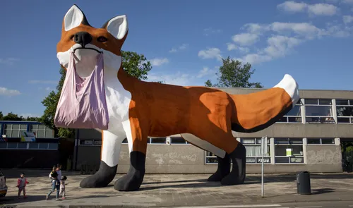 Een foto van het kunstwerk de Bospoldervos in Delfshaven