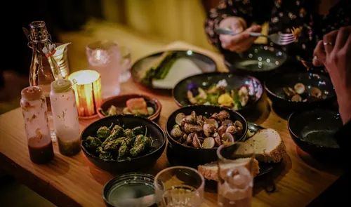 Een foto van een borrelplank met eten in restaurant en bar Botanero