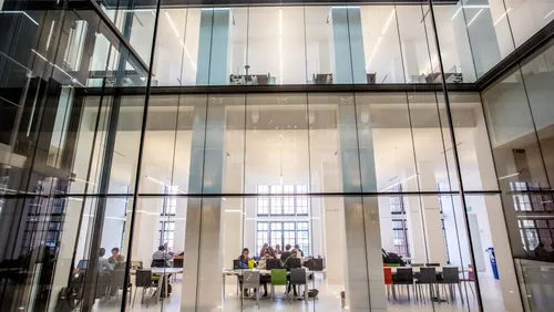 Photo: students working at Erasmus City College, Rotterdam