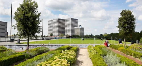 Photo: Dakpark with a view on the Marconi towers at the M4H district