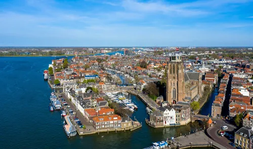 Een luchtfoto van het stadscentrum van Dordrecht
