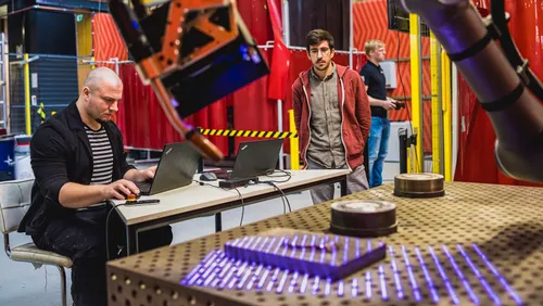 Photo showing entrepreneurs 3D printing at RAMLAB, RDM Rotterdam