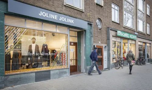 De winkel met dameskleding van Joline Jolink op de Nieuwe Binnenweg