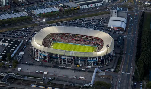 Een luchtfoto van De Kuip het voetbalstadion van Feyenoord