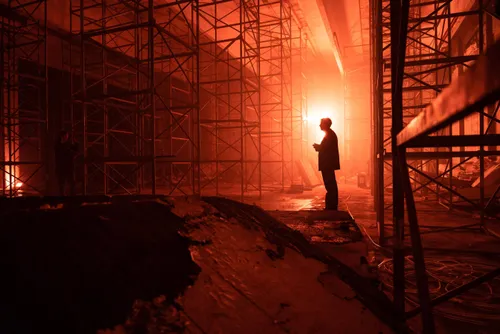Photo of an person viewing an illuminated art installation at Katoenhuis in Rotterdam
