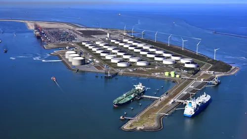 Photo showing Maasvlakte II with a modern ternminal and ships