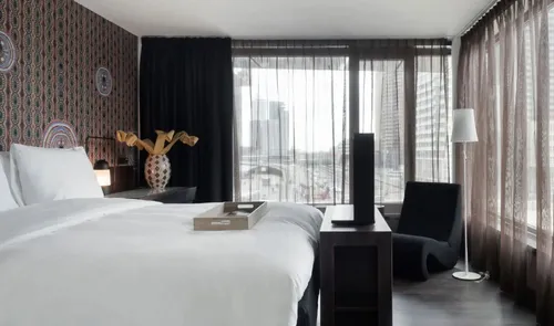 Een foto van een kamer in het Mainport Hotel