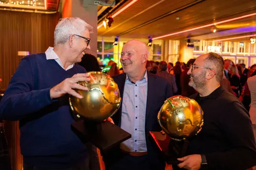 Wethouder Robert Simons reikte de Marketing Awards uit tijdens de Nieuwjaarsborrel in Theater Rotterdam, januari 2024