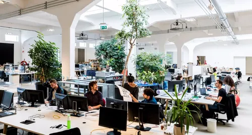 Photo: people in an office, co-working