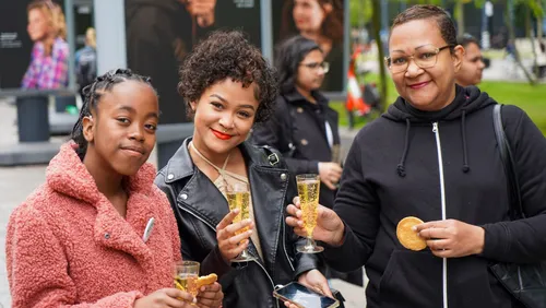 Rotterdam Collaboration for Change project photo: three girls posing for the camera