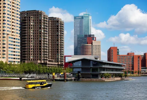 Photo of a watertaxi sailing in Rijnhaven, Rotterdam, towards Floating Offce Rotterdam