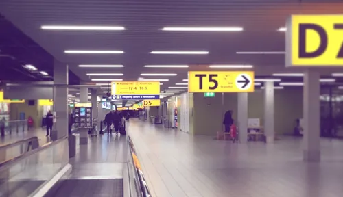 Photo of one of Schiphol's terminals, interior