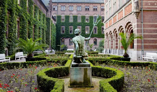 De binnentuin van het Rotterdamse Stadhuis