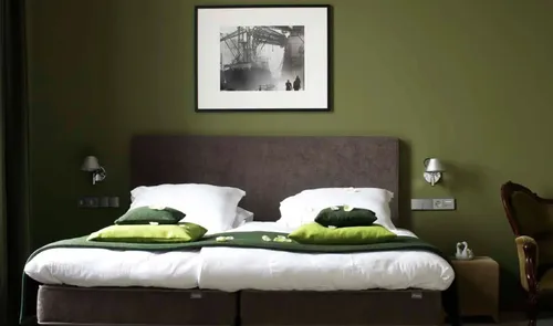 Een foto van een kamer met een bed in Suite Hotel Pincoffs