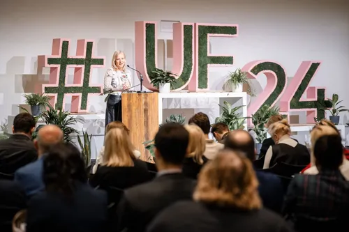 Photo of Rotterdam alderman Chantal Zeegers adressing the audience at Urban Future 2024