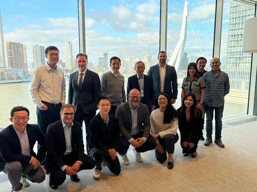 Photo of the United Imaging Healthcare team posing in Rotterdam